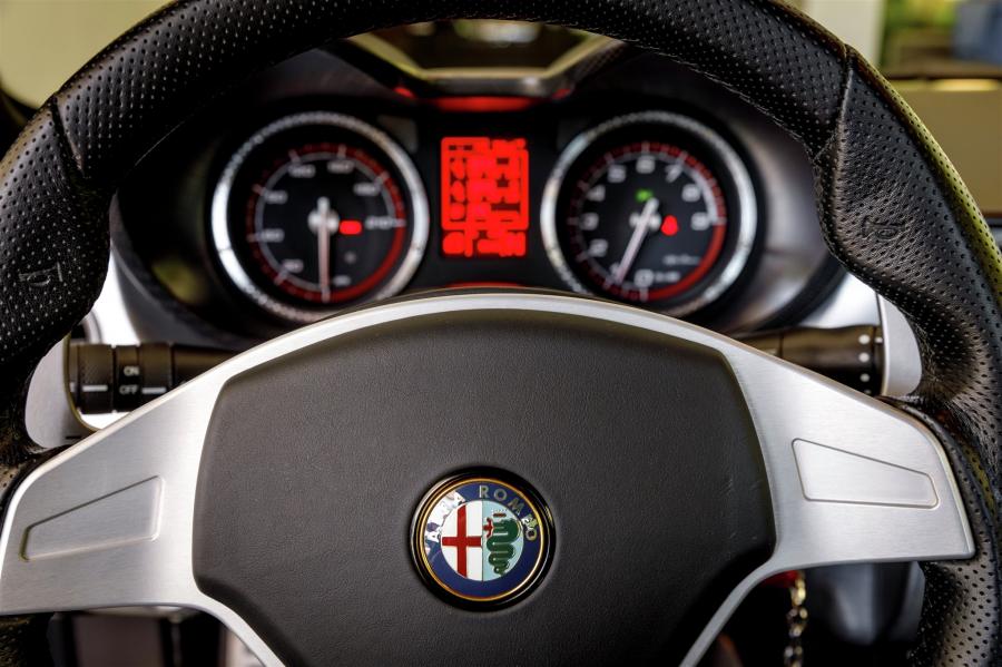 Панель приборов Alfa Romeo 8C Competizione 2008 года  (фото 90 из 143)